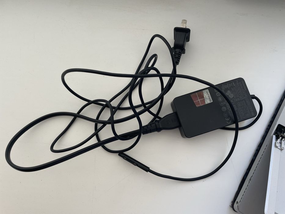 Microsoft Surface Pro 4 Intel Core i5 / 4 ГБ ОЗУ / SSD /