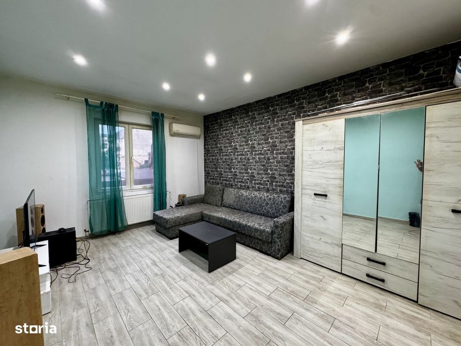 Apartament situat in zona centrala, etaj 1, centrala proprie — fotografia 1