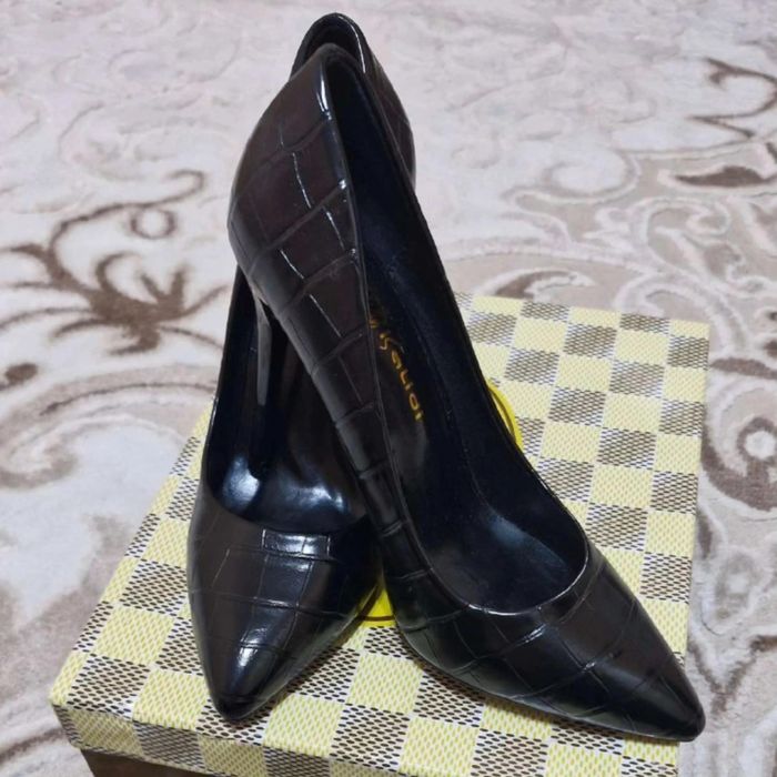 Вечерний туфли на шпильки