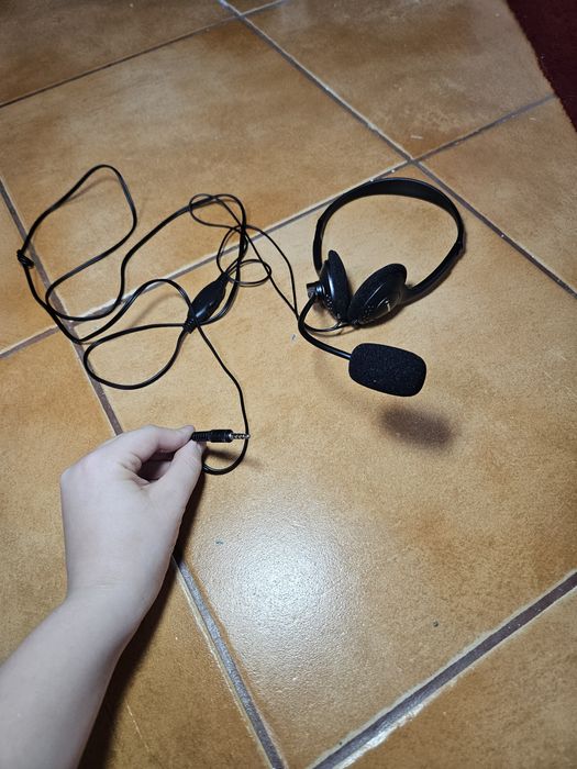 Căști cu fir nou nouțe