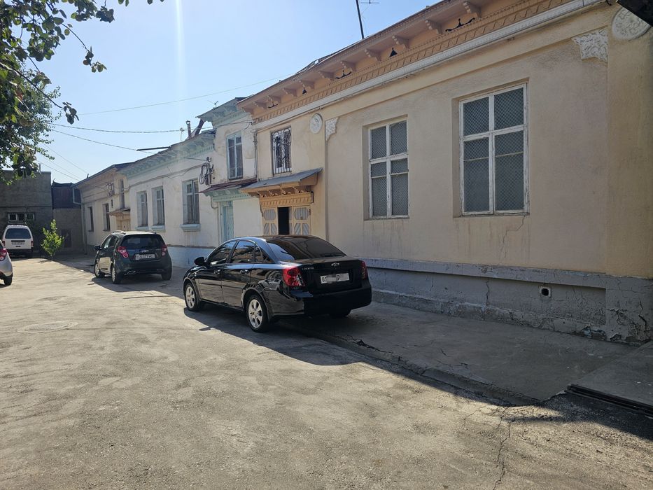 Учтепада уй сотилади 3 сотих 5 хона тупик кучада