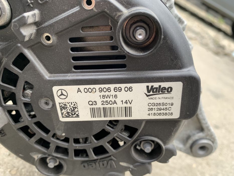 Alternator Mercedes C250 C300 / E250 E300 : A0009066906