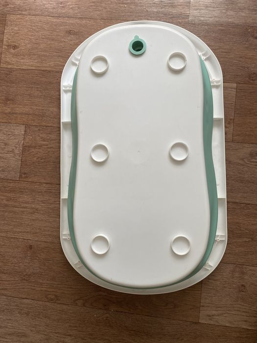 Продам ванну детскую, сборную.