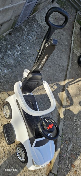 Продавам детска музикална  количка с родителски контрол