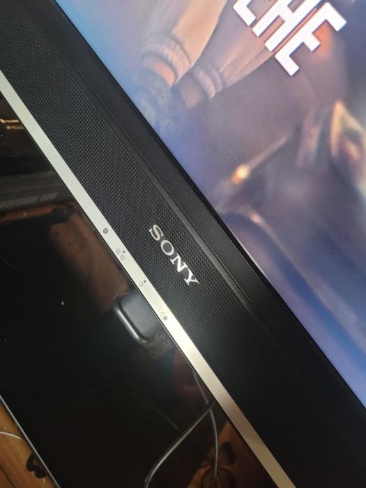 Сони 32 перфектно състояние  ново  комплект с видео и двд