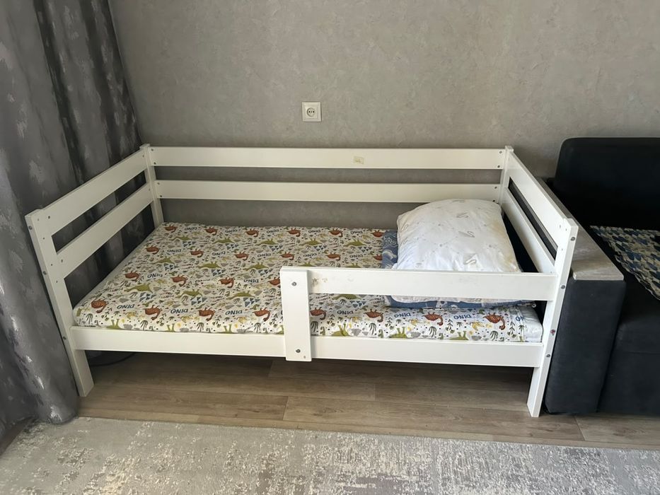 Продам детскую кровать,