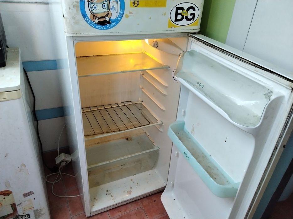 Голям оригинален хладилник с фризер , на уирпул ( Филипс )