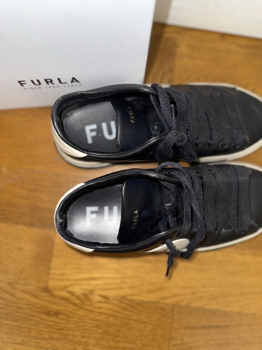 Furla adidasi, tenesi noi