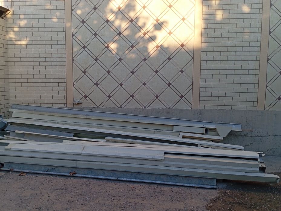 Нова сотилади комплект метири 20 минг келишамиз