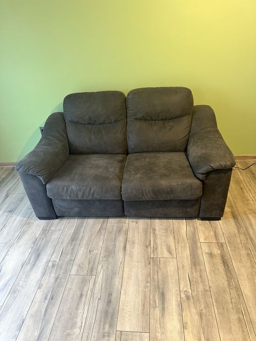 Canapea din piele întoarsă
