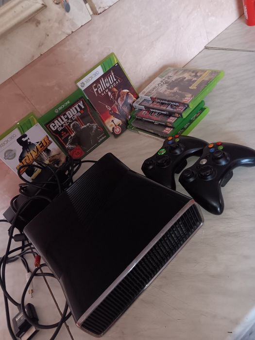 Xbox cu 2 joystick 512 gb