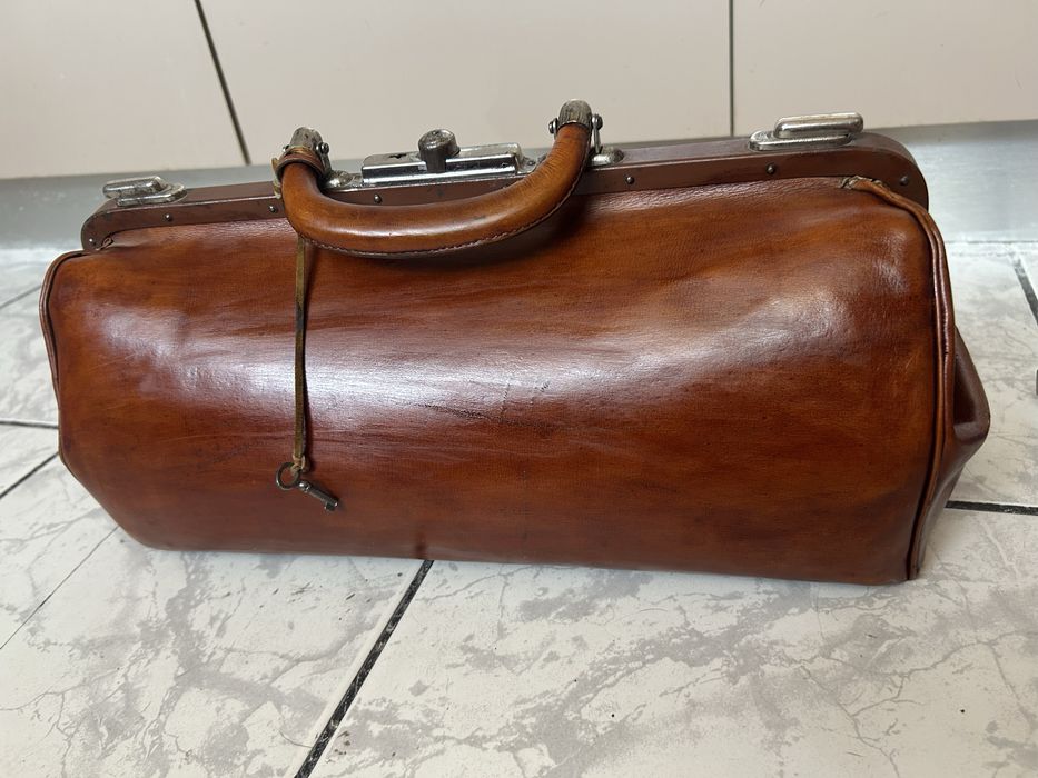 Geanta medic din piele veche de colectie