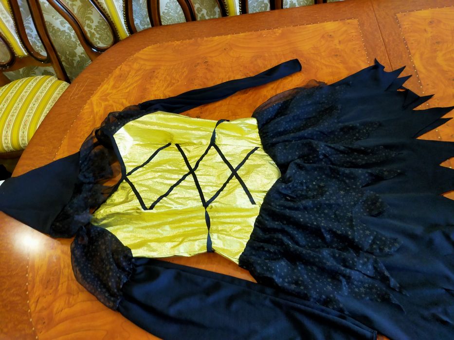 Продается платья на  новый год