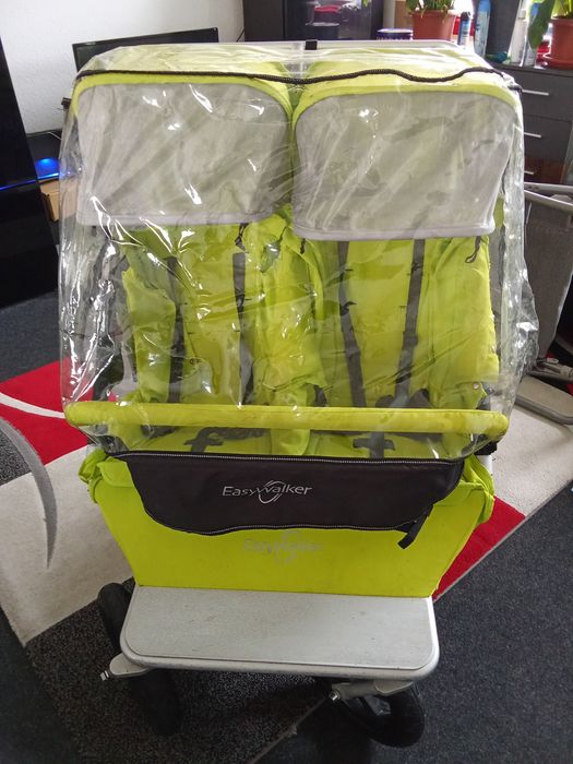 Количка за близнаци