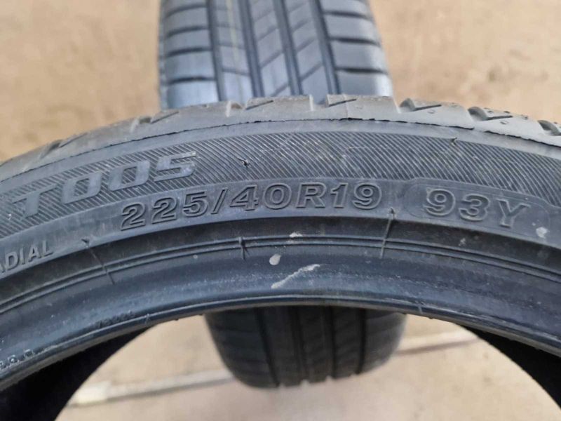 2 Bridgestone R19 225/40 нови летни гуми DOT1224