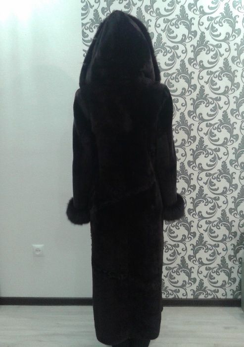Продам шубу мутон новая