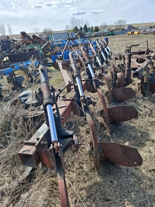 Сельхозтехника: протравители,плуг горный,катки.