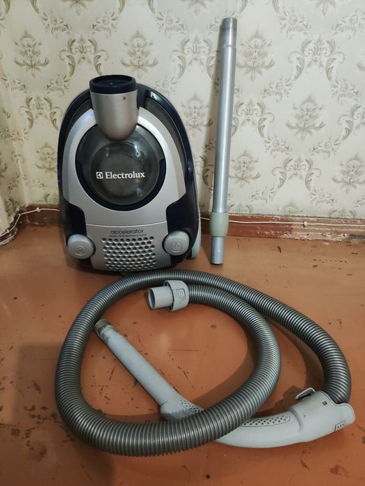 Пылесос Electrolux и Vitek