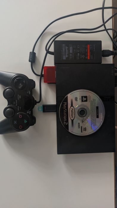 Pachet Consolă PlayStation 2 Modată + Stick 64GB plin cu jocuri