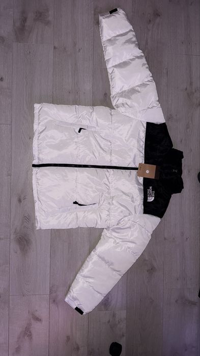 Geaca The North Face alba marimea XL fit L-XL