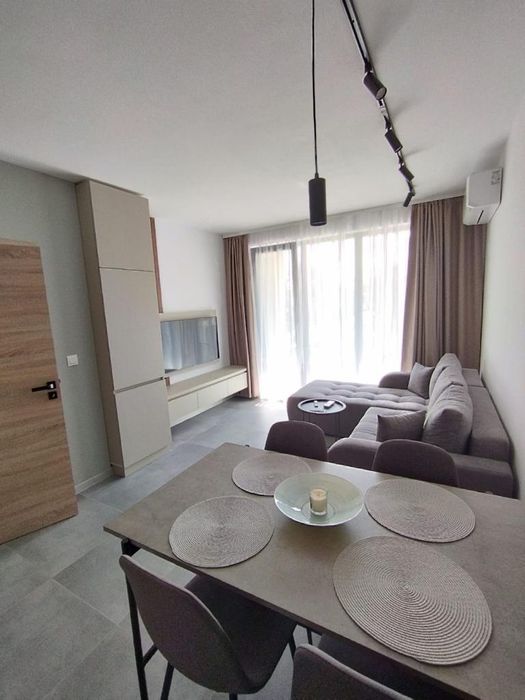 Дава се под наем Двустаен апартамент в Варна, Цветен квартал - 60 кв.м за 850 € - Снимка #2