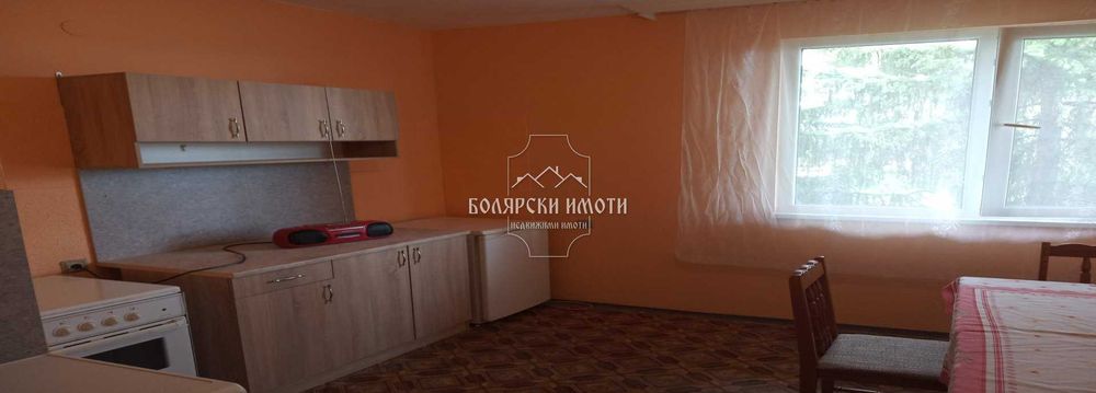 Тристаен в Акация