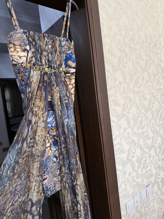 Легкое платье на бретелях