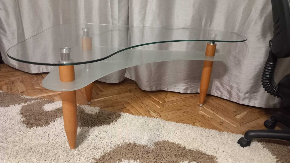 Стъклена холна маса