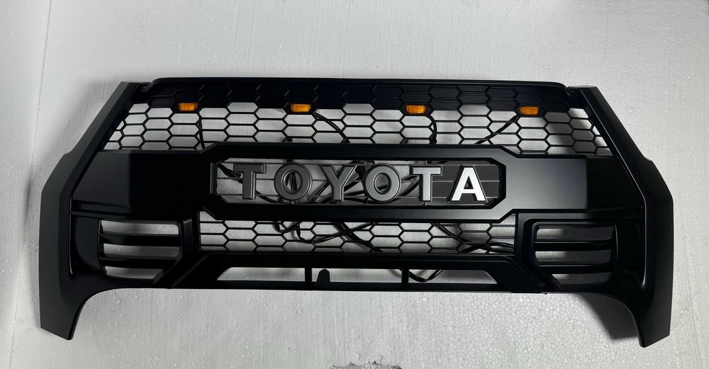 Решетки радиатора Toyota Hilux