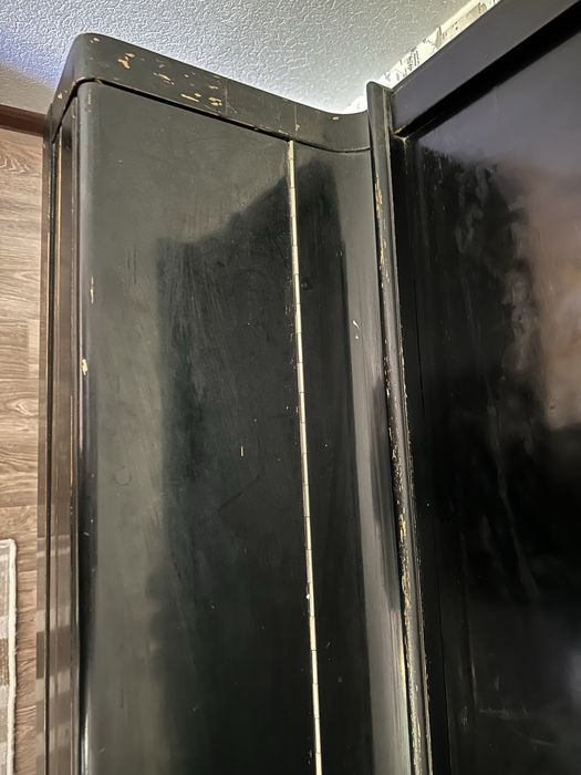 Пианино красный октябрь