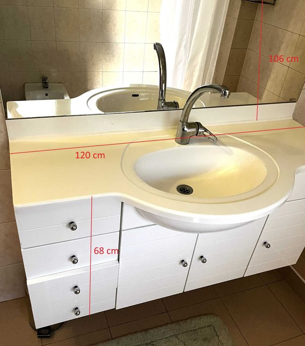 Шкаф за баня с умивалник, огледало и осветление