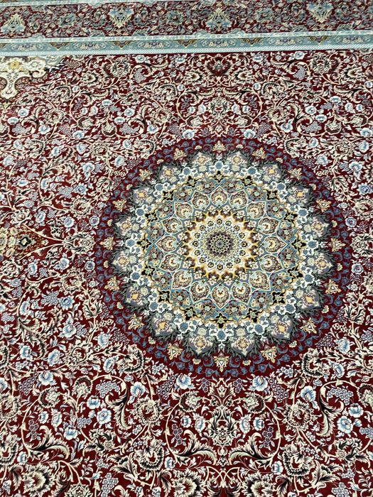 Иранский шелковый ковёр