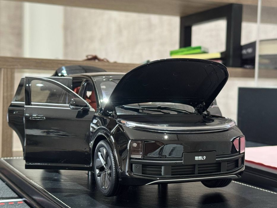 Моделька LiXiang L9