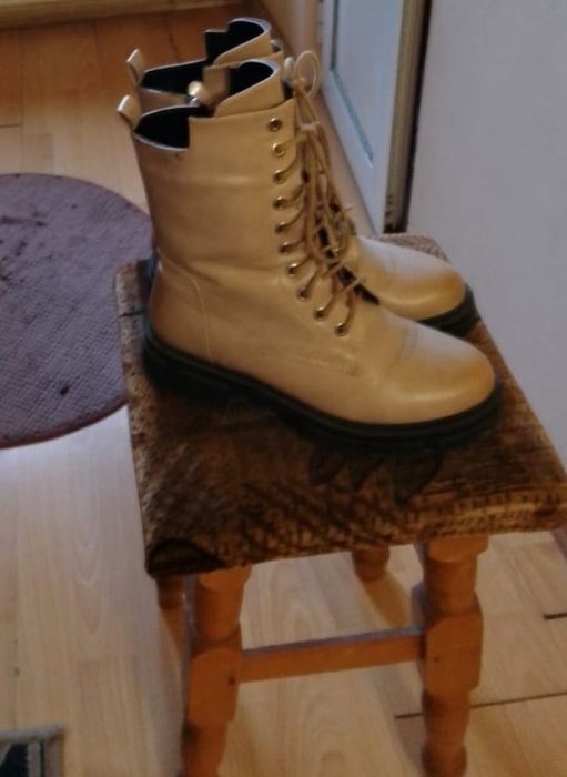 Vând ghete folosite odata