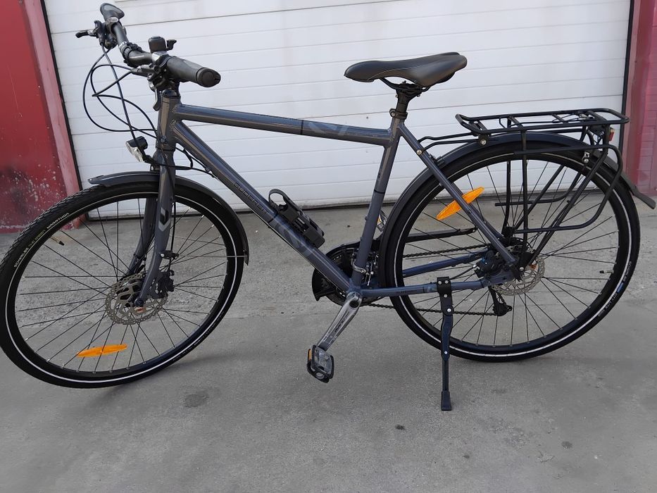 Vând bicicleta din aluminiu pentru bărbați
