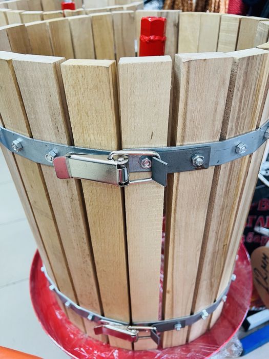 Преса за грозде българско производство/39л/.Размер на коша-35/45 см