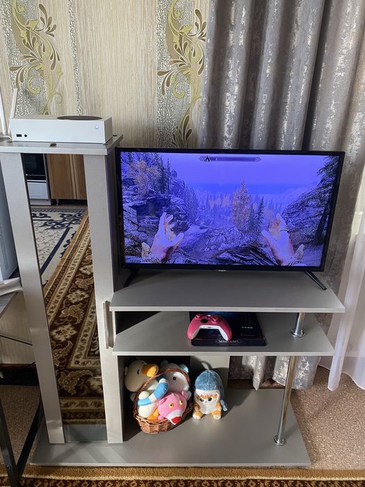 Продам телевизор и мини шкаф под телик