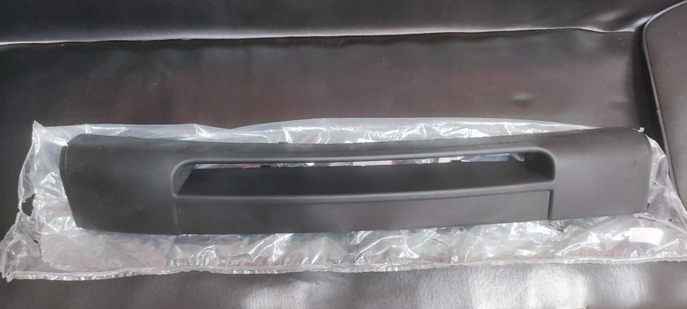 Покривна/защитна лайсна броня Citroen
парт номер: 7452.CJ