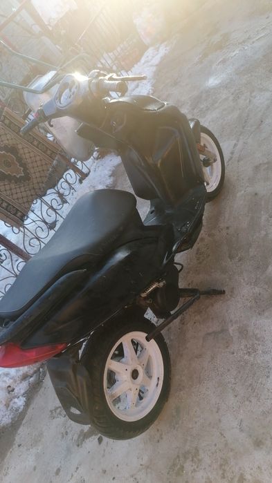 Vînd scuter motorul merge bine