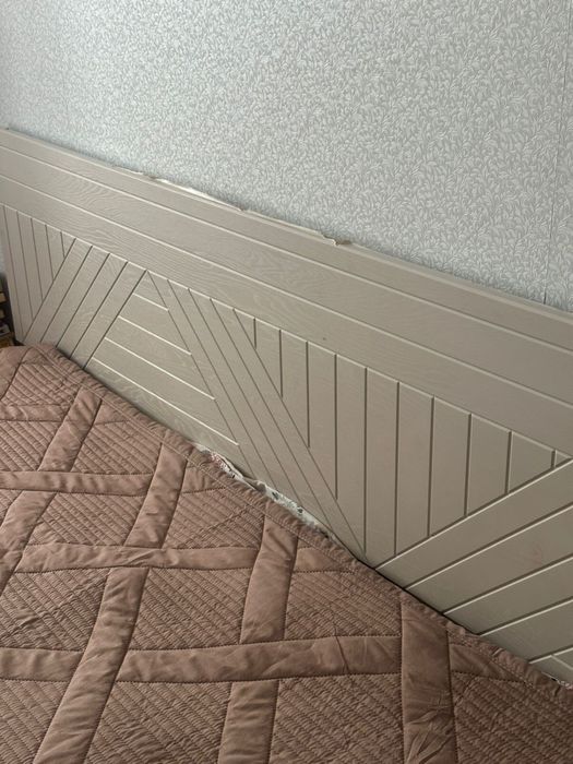 Двуспальная кровать