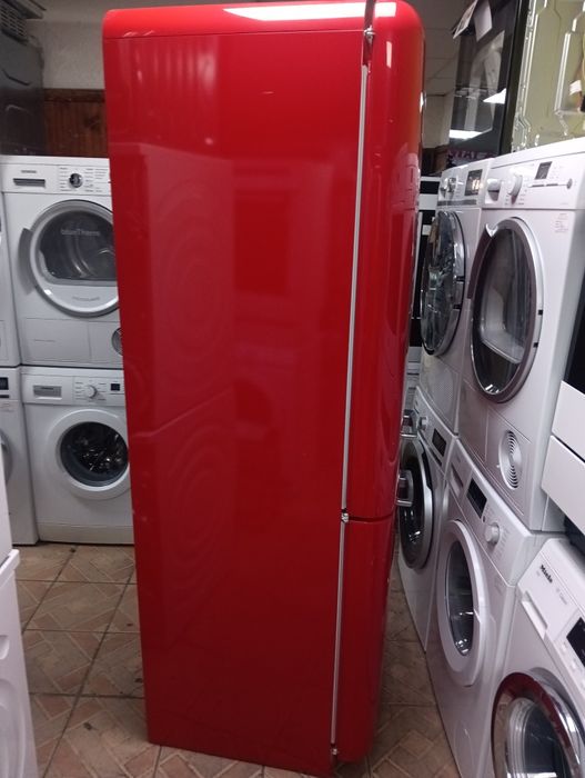 Като нов червен комбиниран хладилник с фризер ретро дизайн Smeg