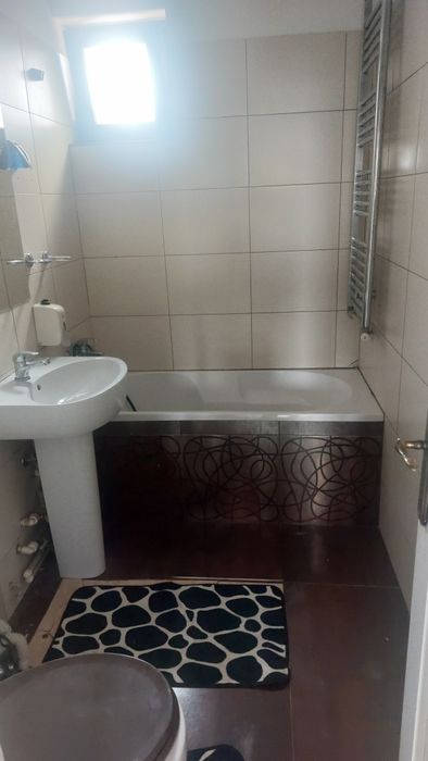 Inchiriez apartament  3 camere zona Pietonalului Unirii
