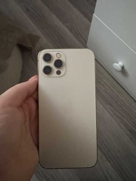 Продам Айфон 12 про