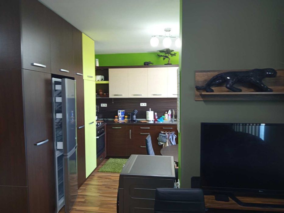 Отдава под наем тристаен апартамент до Манастира