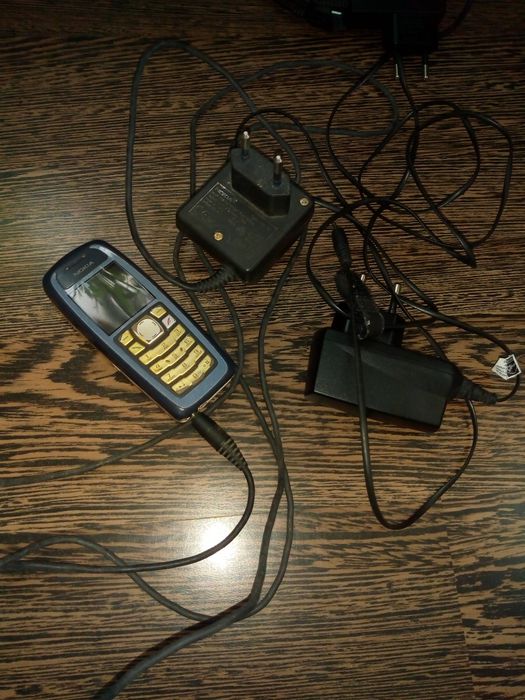 Зарядно за Nokia, Siemens, Motorola, стари телефони за части