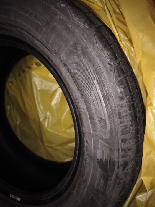 Продавам 4броя летни гуми215/60/16, 2броя Debica, 2броя Hankook,супер