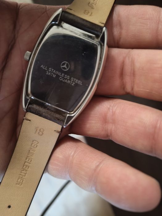 Продам часы автомобильной марки  Мерседес