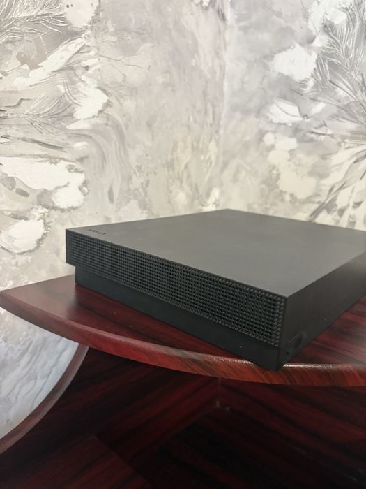 Продам Xbox one x память 1000GB