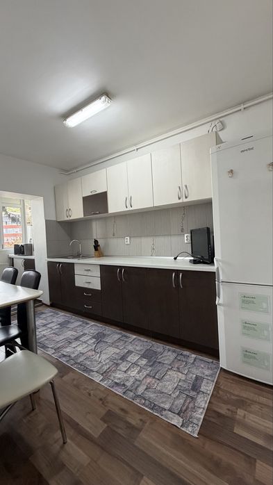 Apartament cu 3 camere de inchiriat in Racadau la et 1/4 cu loc de parcare inclus