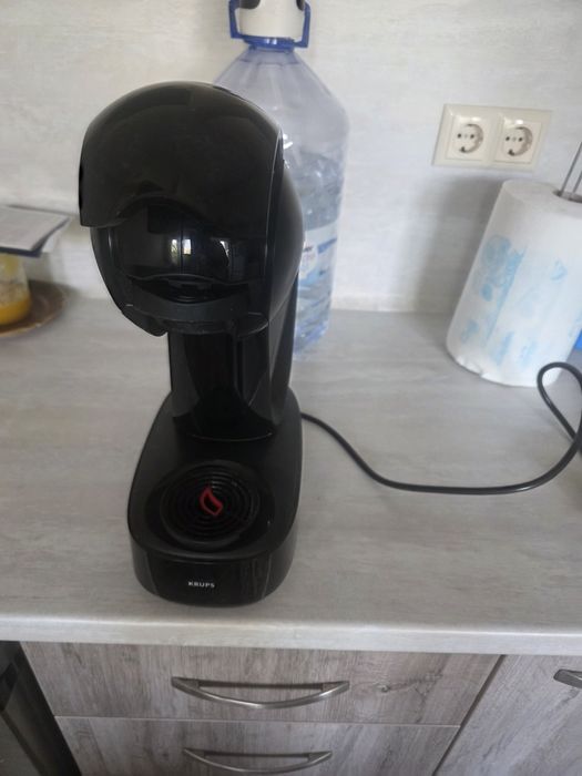 Кафемашина Dolche Gusto с развалено копче